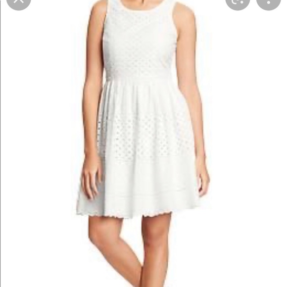Old Navy Eyelet Lace Dress size 0 - Picture 2 of 4